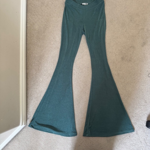 Halter top, flare pants, silky 2 piece women’s size small sage green - Picture 3 of 3